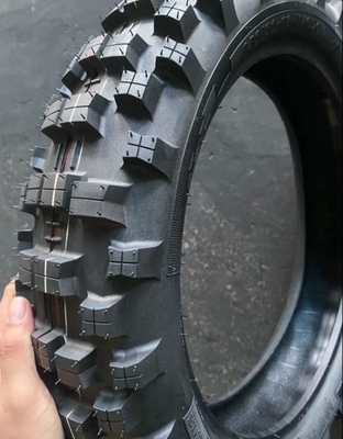 Motorradreifen mit Kombinationsgummimaterial der Klasse A
